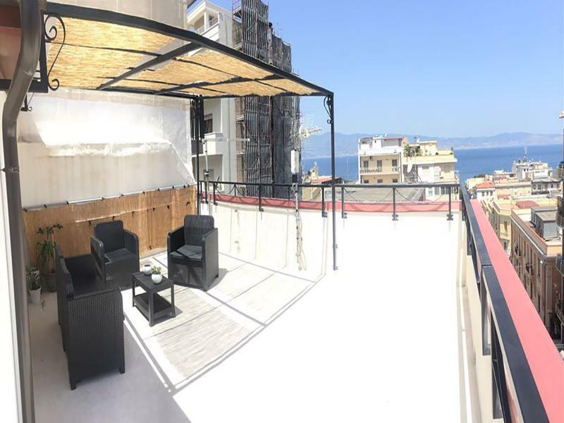 B&B Fuori Squadro - In Centro Con Terrazza Relax Vista Mare Reggio di Calabria Buitenkant foto