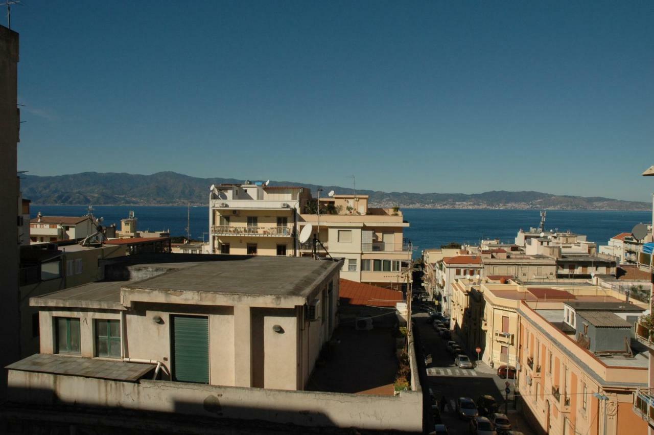 B&B Fuori Squadro - In Centro Con Terrazza Relax Vista Mare Reggio di Calabria Buitenkant foto